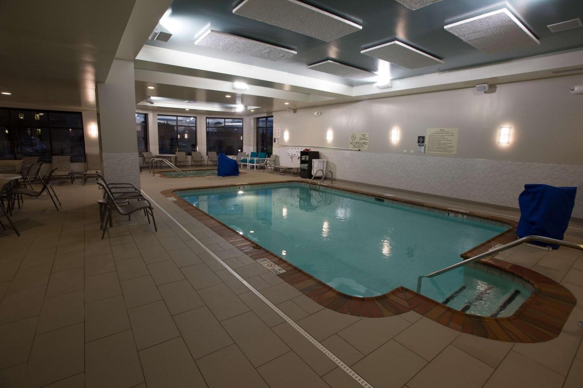 Hilton Garden Inn Bolingbrook I-55 מראה חיצוני תמונה